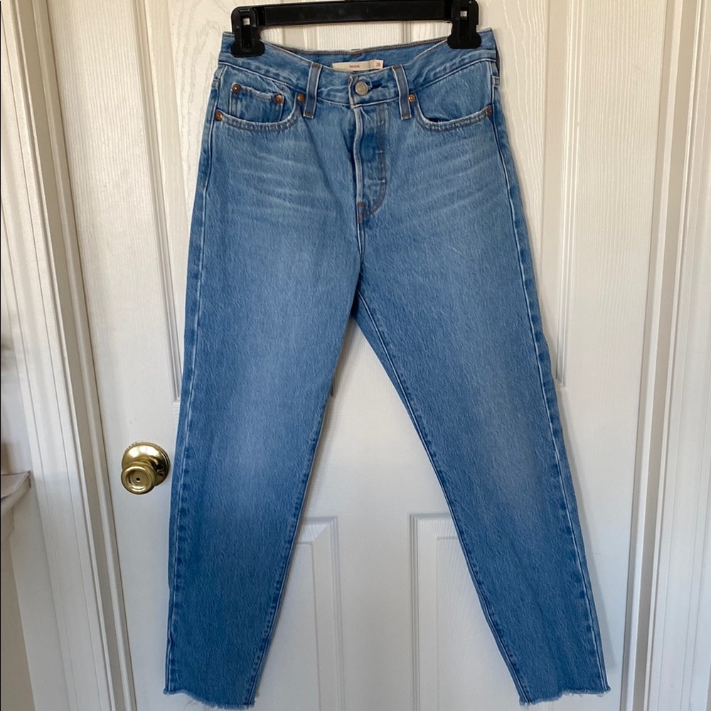 Levi’s Wedgie jeans; size 26
